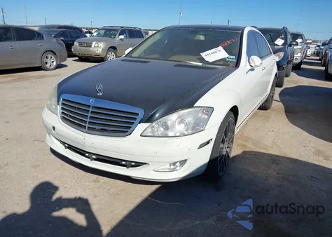 2007 Mercedes-Benz S 550 4Matic z USA, uszkodzony, nr VIN WDDNG86X87A139808